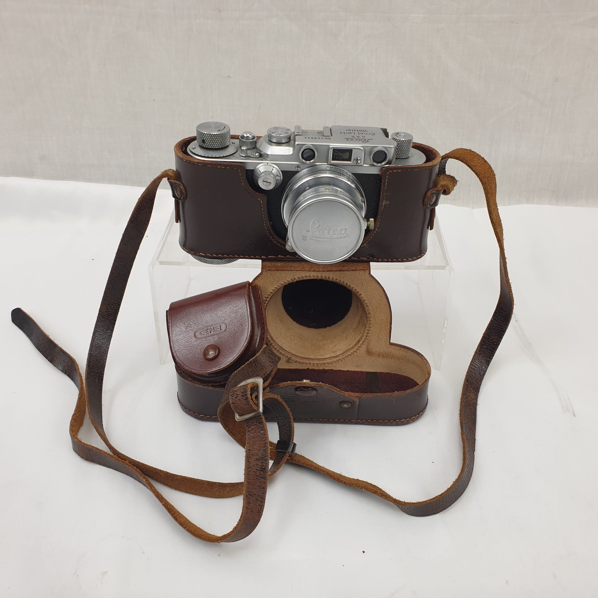 Leica F Camera With Summar Cm Lens And Case Sally Antiques