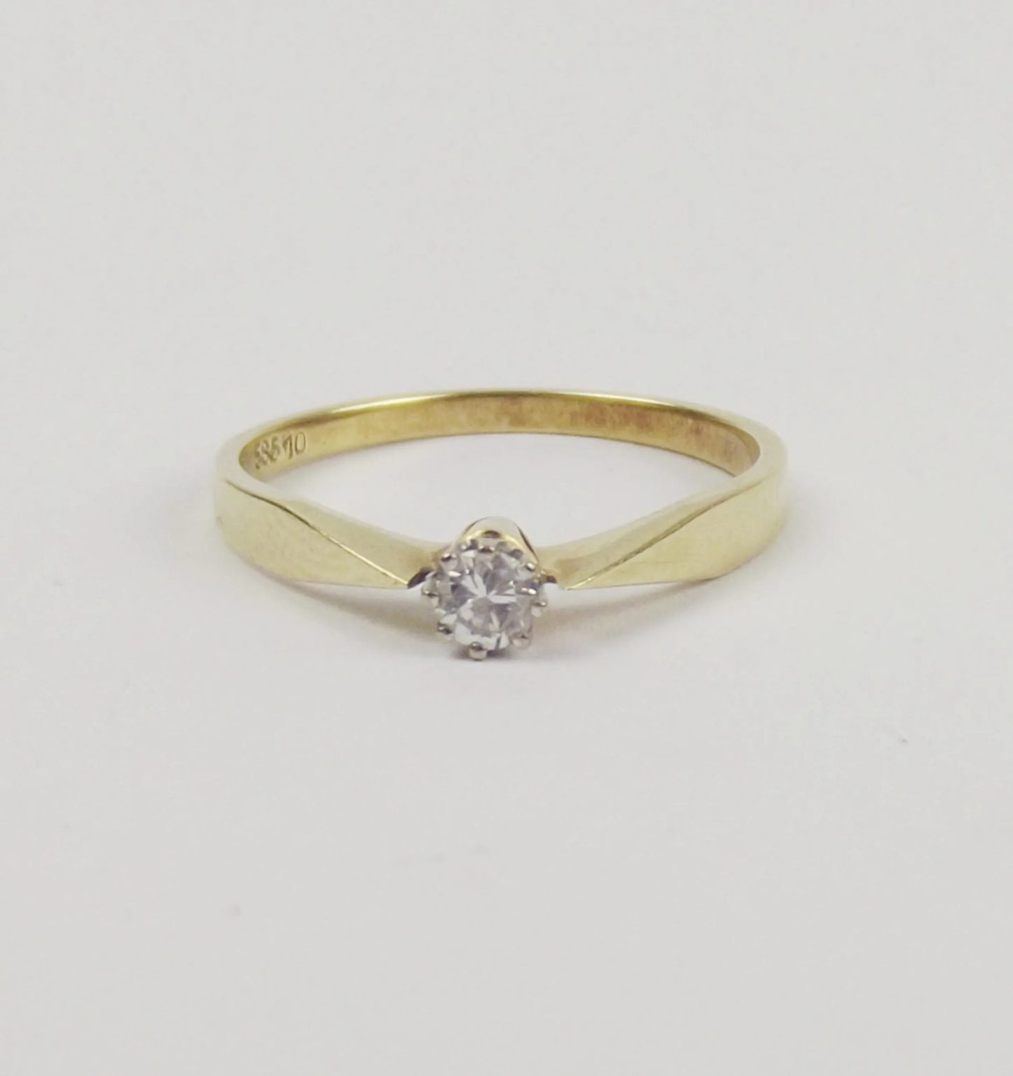 14ct Yellow Gold 0.1 Carat Diamond Solitaire Ring UK Size N US 6 ½ ...