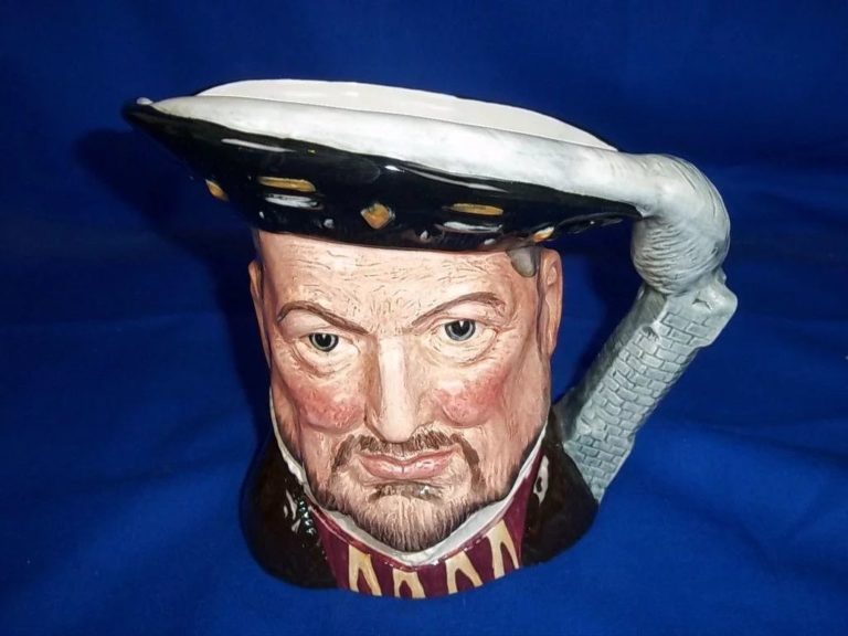 Royal Doulton Toby Jug:- D6642 