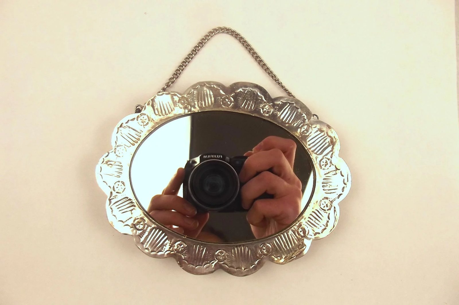Small-Turkish-Silver-Wall-Hanging-Mirror-full-1o-1600-35-0