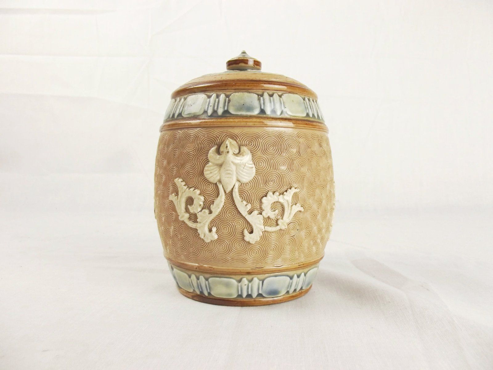 c1900-Royal-Doulton-Tobacco-Jar-full-1o-1600-ffffffffe8dc4d46-0