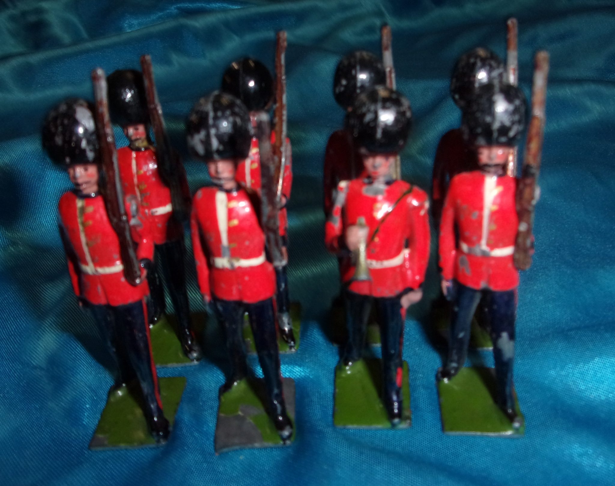 Unboxed Set Of Britains Toy Soldiers Pre-War Grenadier Guards - Sally ...