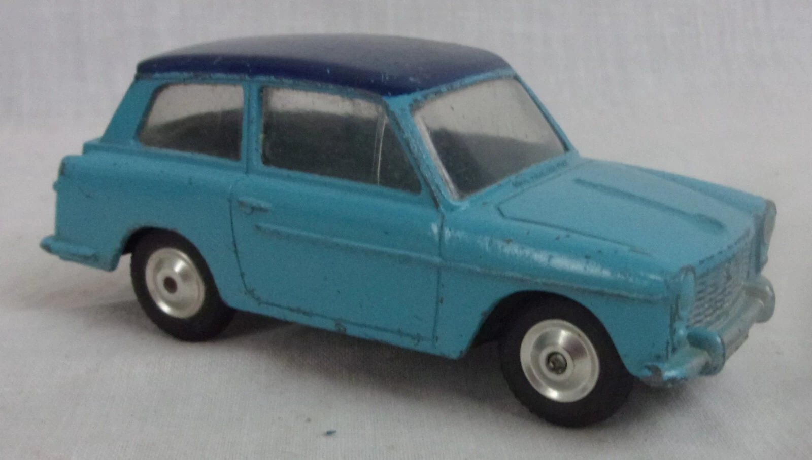 Boxed Corgi Toys 216 Austin A.40 Saloon - Image 3