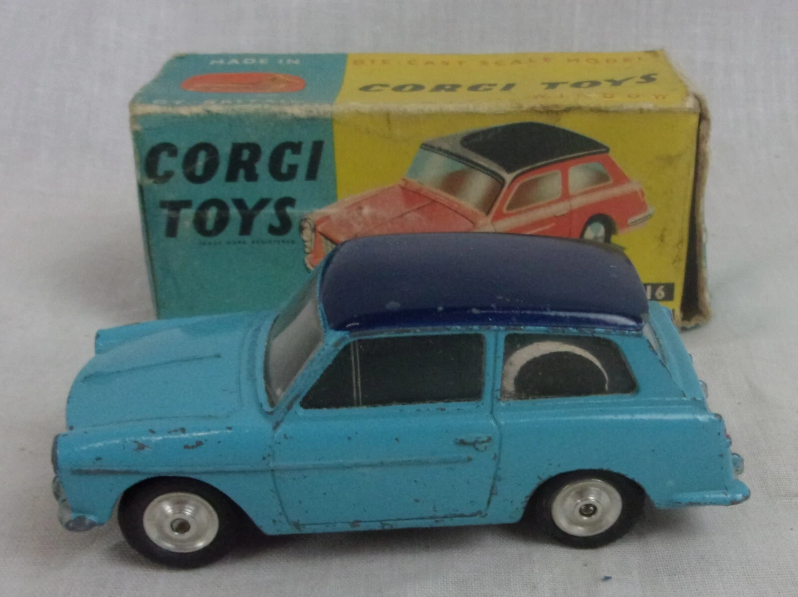 Boxed Corgi Toys 216 Austin A.40 Saloon