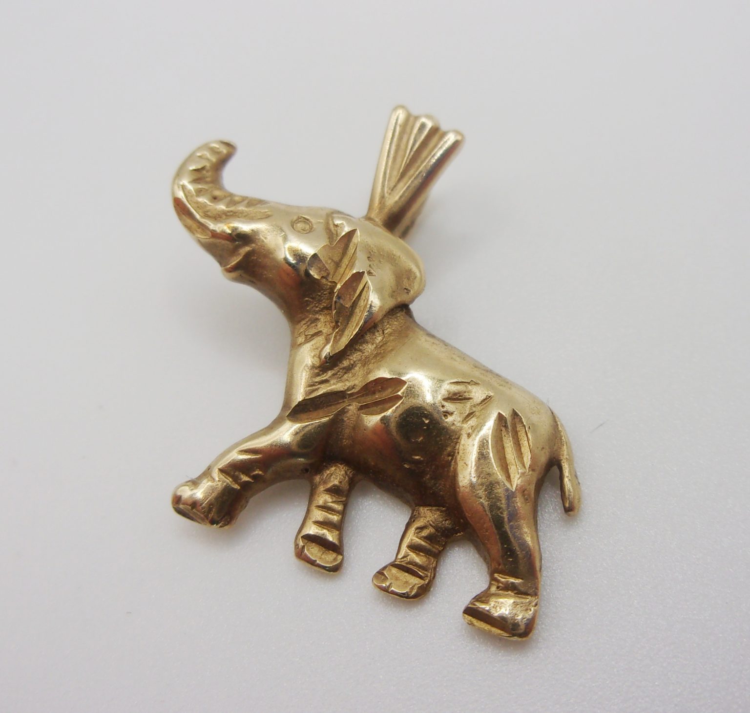 9ct Yellow Gold Elephant Pendant - Sally Antiques