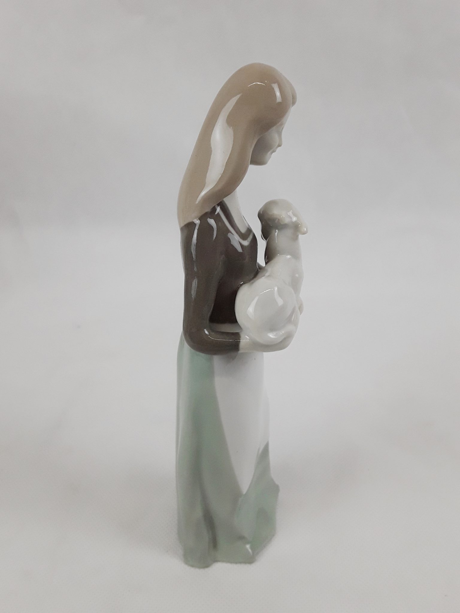 Lladro Nao Figurine Of Girl With Lamb Sally Antiques 4697