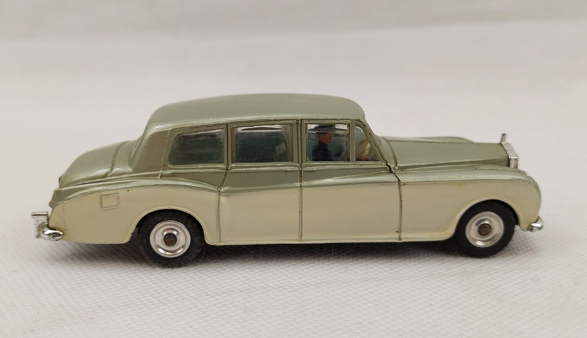 Boxed Dinky Toys 198 – Rolls Royce Phantom V - Sally Antiques