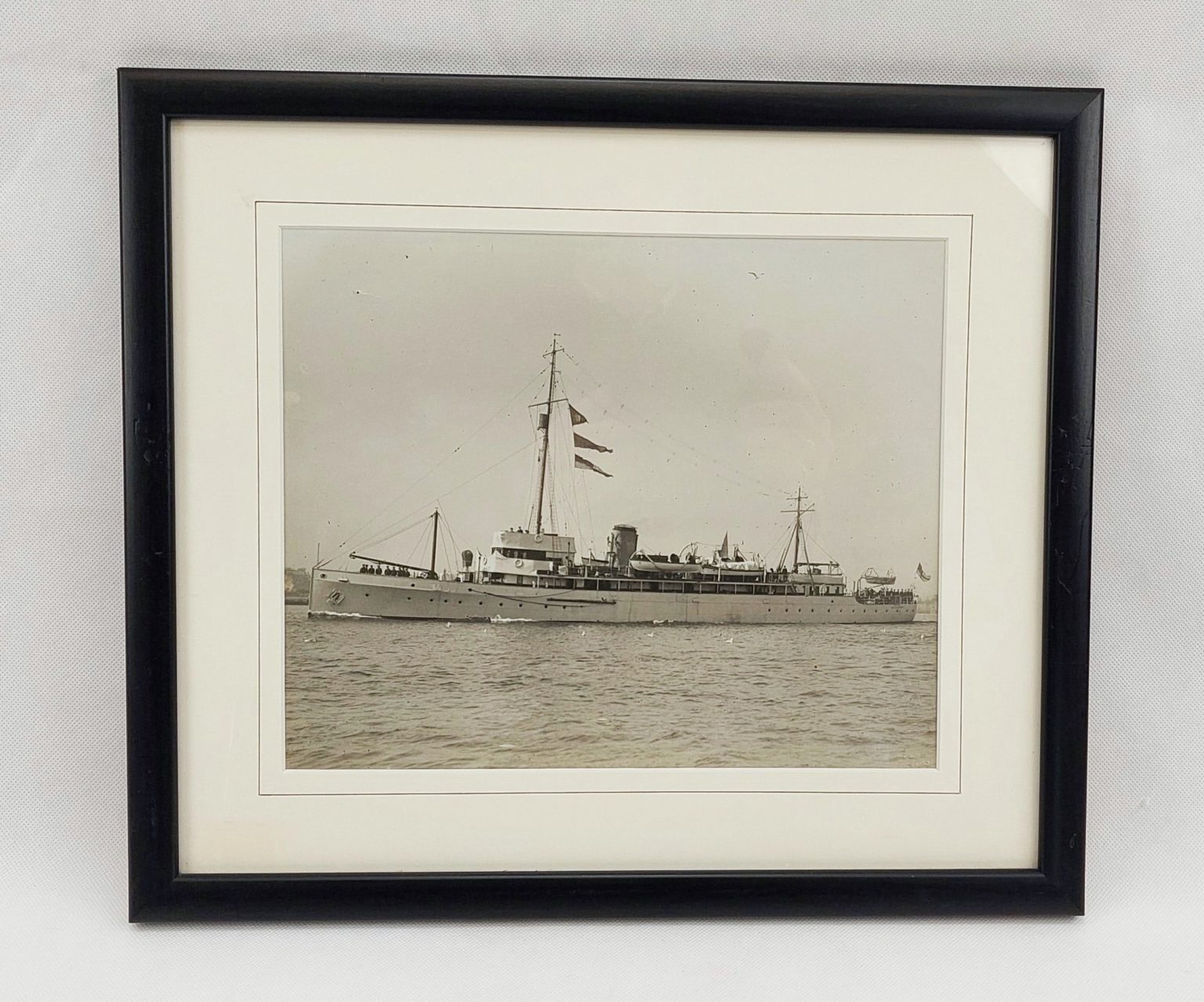 An Original Framed Photograph Of HMS Beaufort 1918 Hunt Class - Sally ...