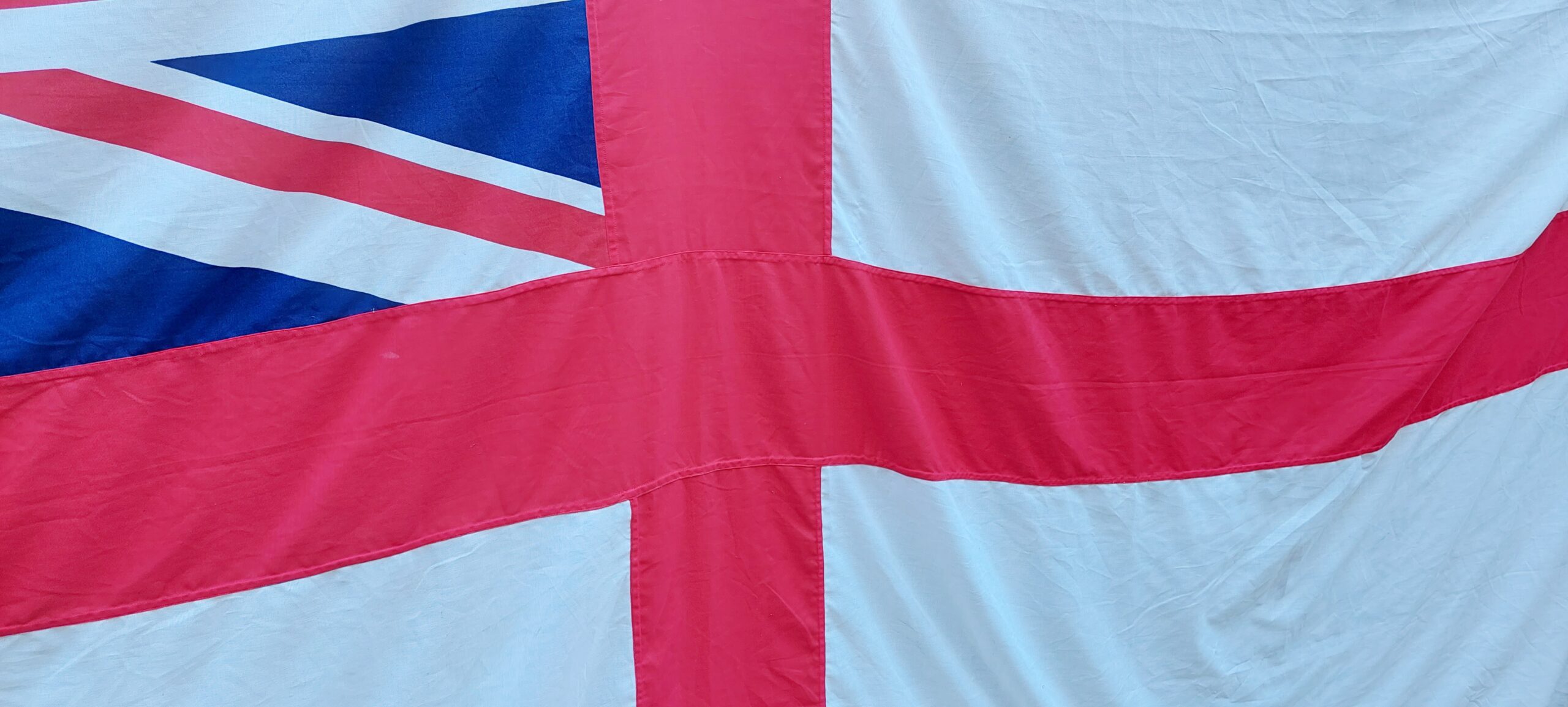AZ FLAG White Ensign Tafelvlag 15x10 Cm - Britse Royal Navy Met Gouden Speerblad