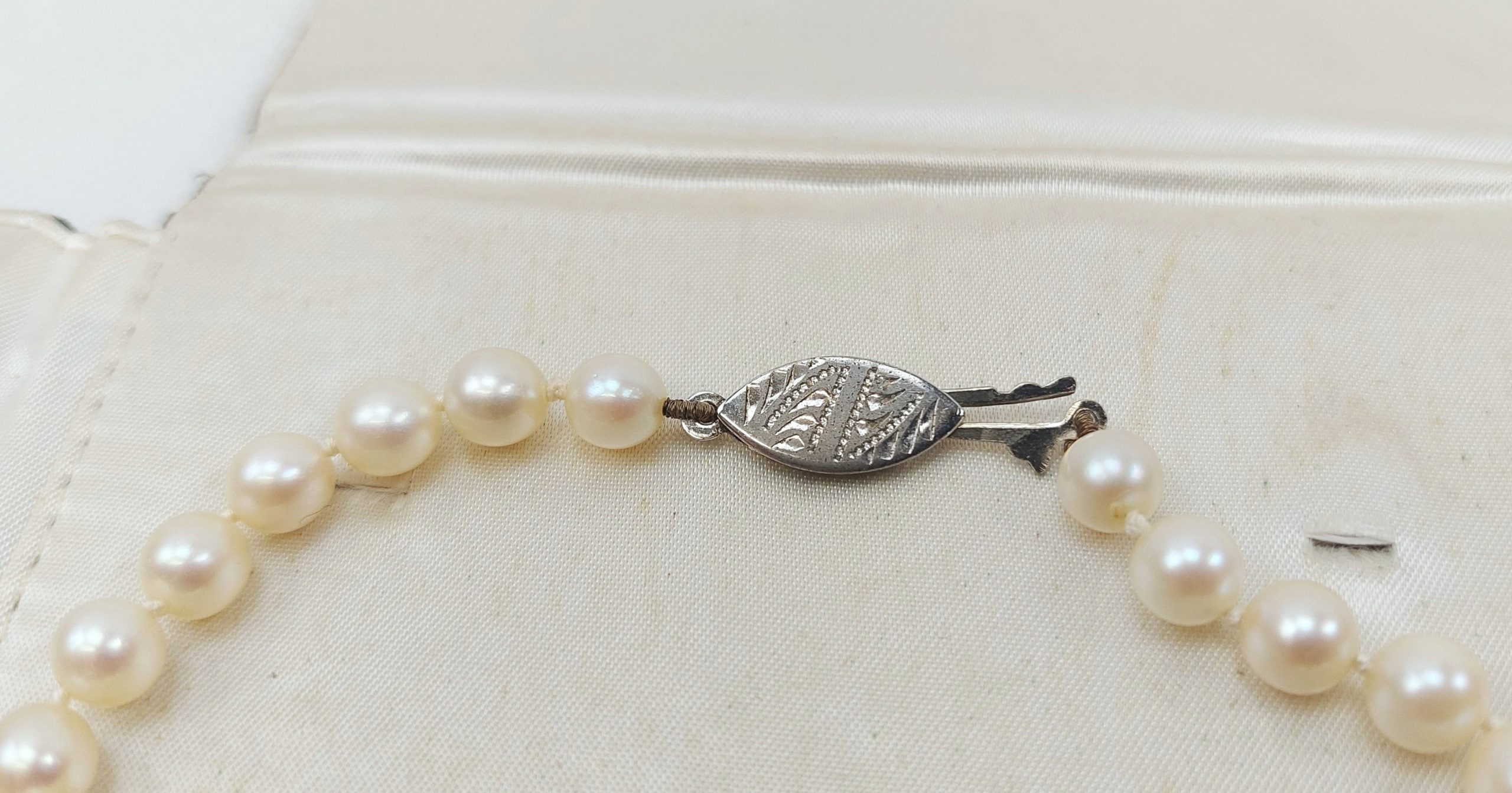 Mikimoto Pearl Sterling Silver Necklace at 1stDibs | mikimoto clasp  designs, mikimoto pearl necklace clasp identification, vintage mikimoto  pearl necklace