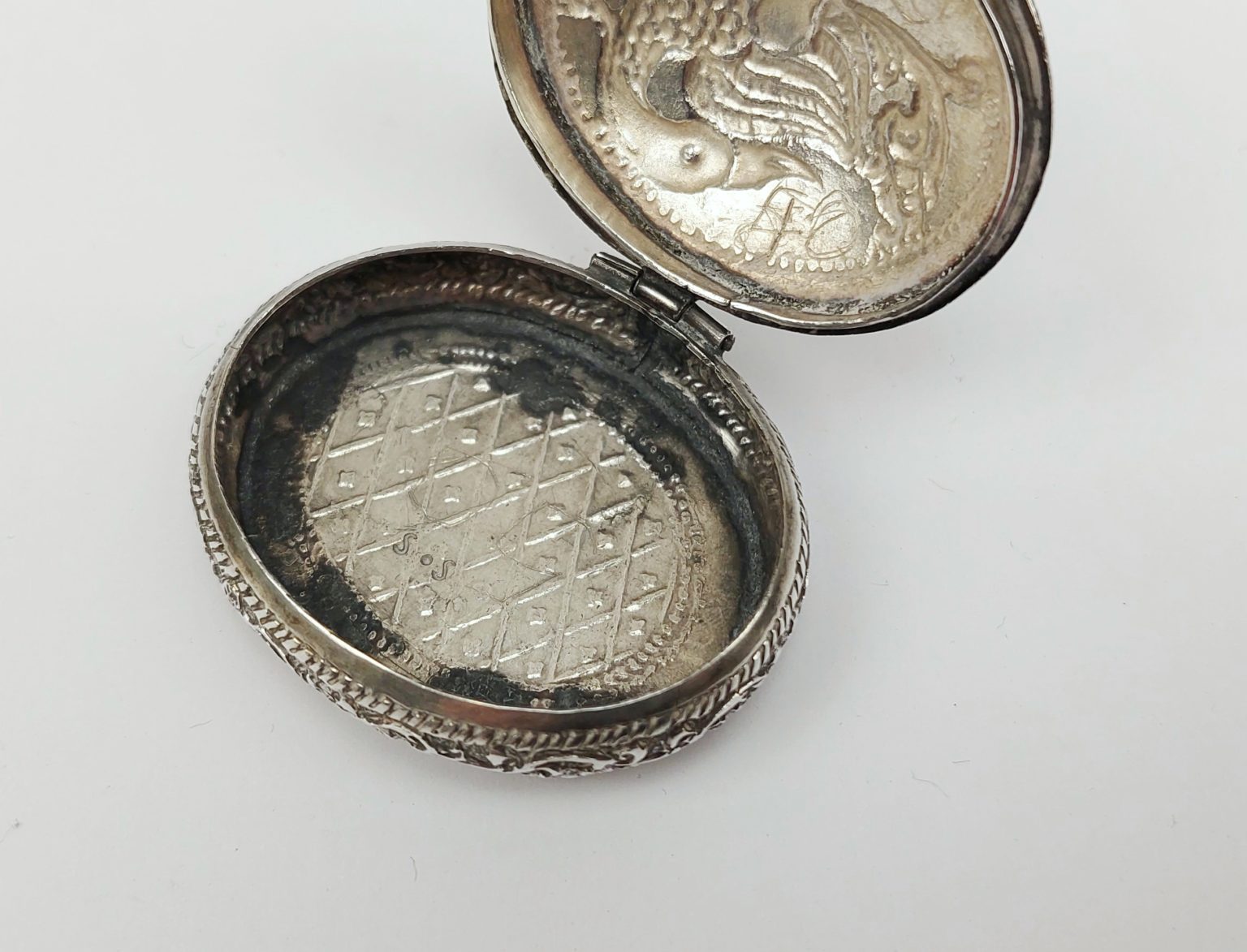 Chinese White Metal Pill Box With Dragon Decoration - Sally Antiques