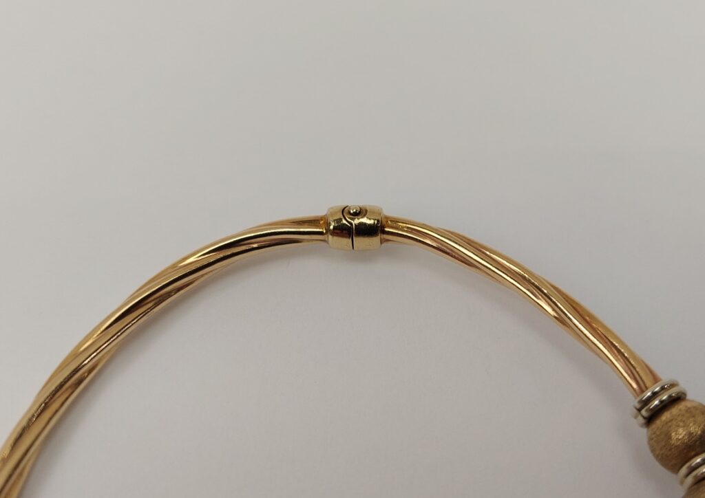 HINGED GOLD BANGLE BRACELET WITH BEADED LINKS main image 1