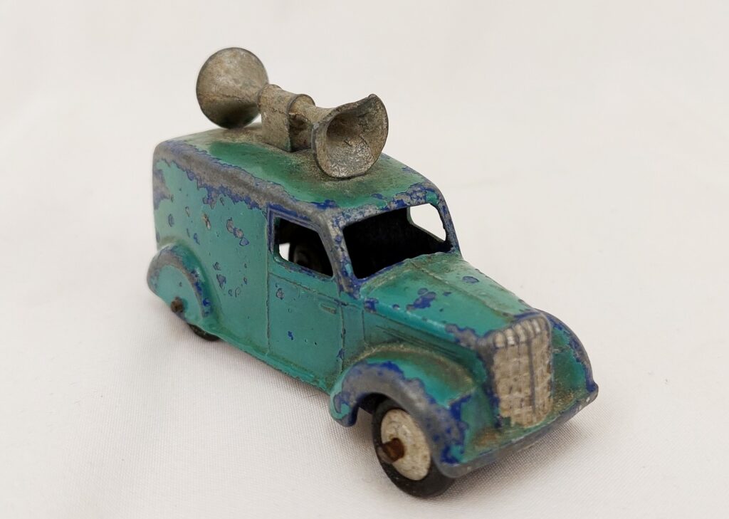 Dinky Toys 34C GB - Camionnette Bedford Grise Avec Haut-parleur - 1/43 Zamac