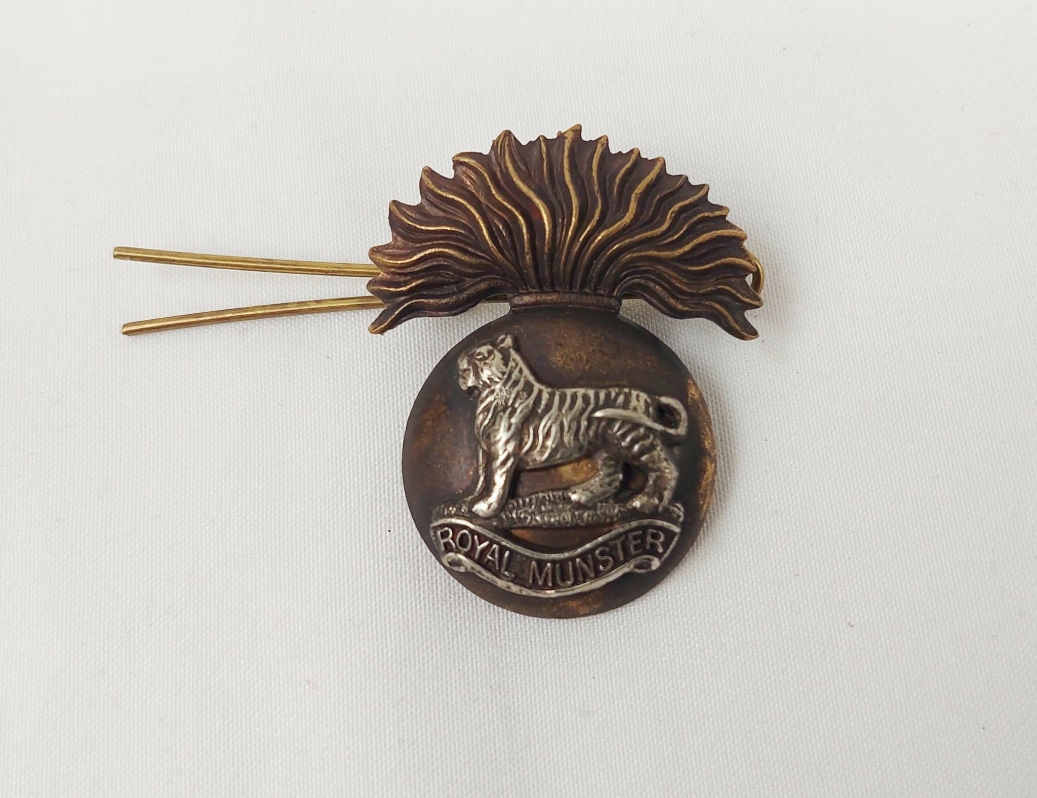 WW1 Royal Munster Fusiliers Irish Regiment Cap Badge - Sally Antiques