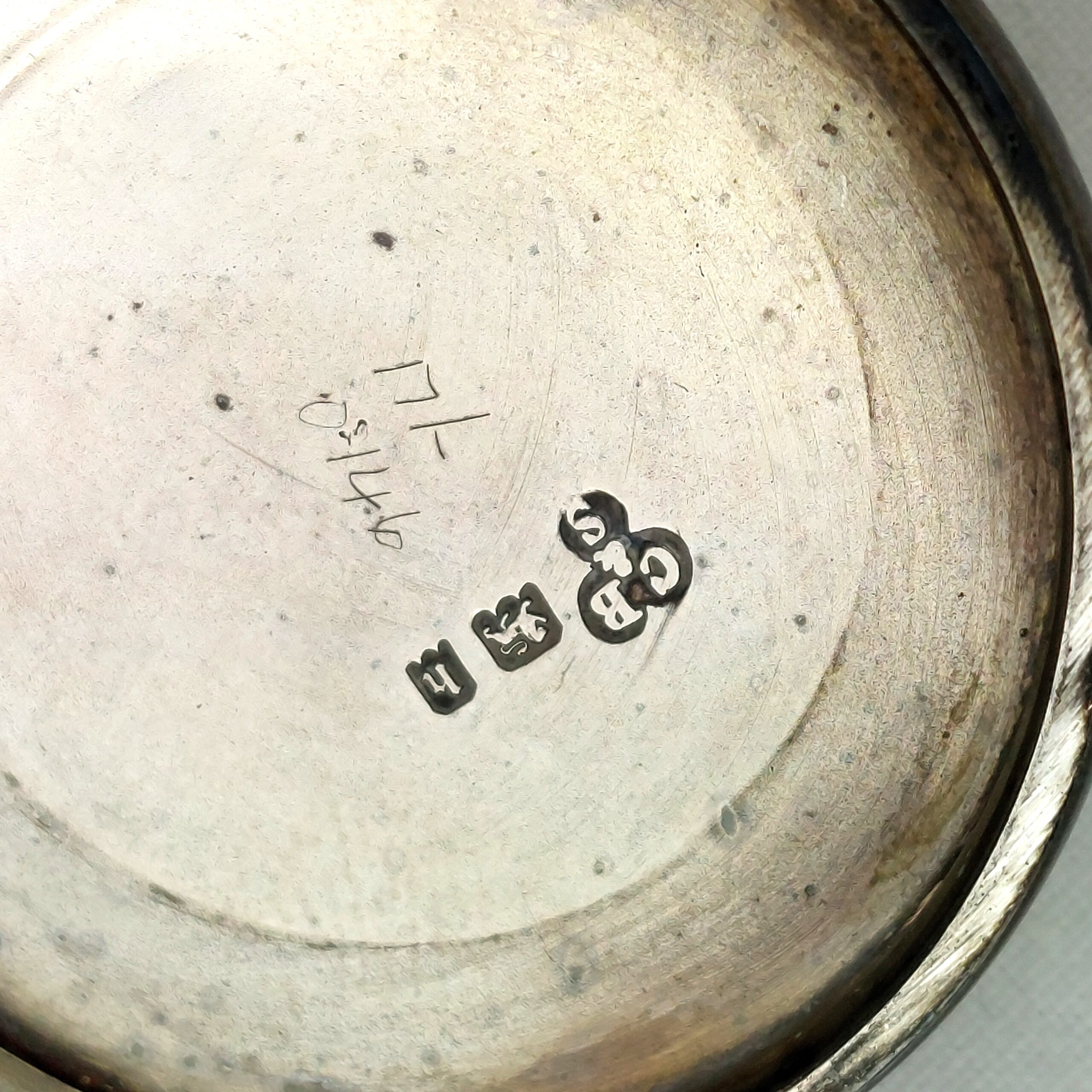 1923, George V, Hallmarked, Sterling Silver, Capstan Ink Well, by Charles Boyton and Son Ltd, London (12)