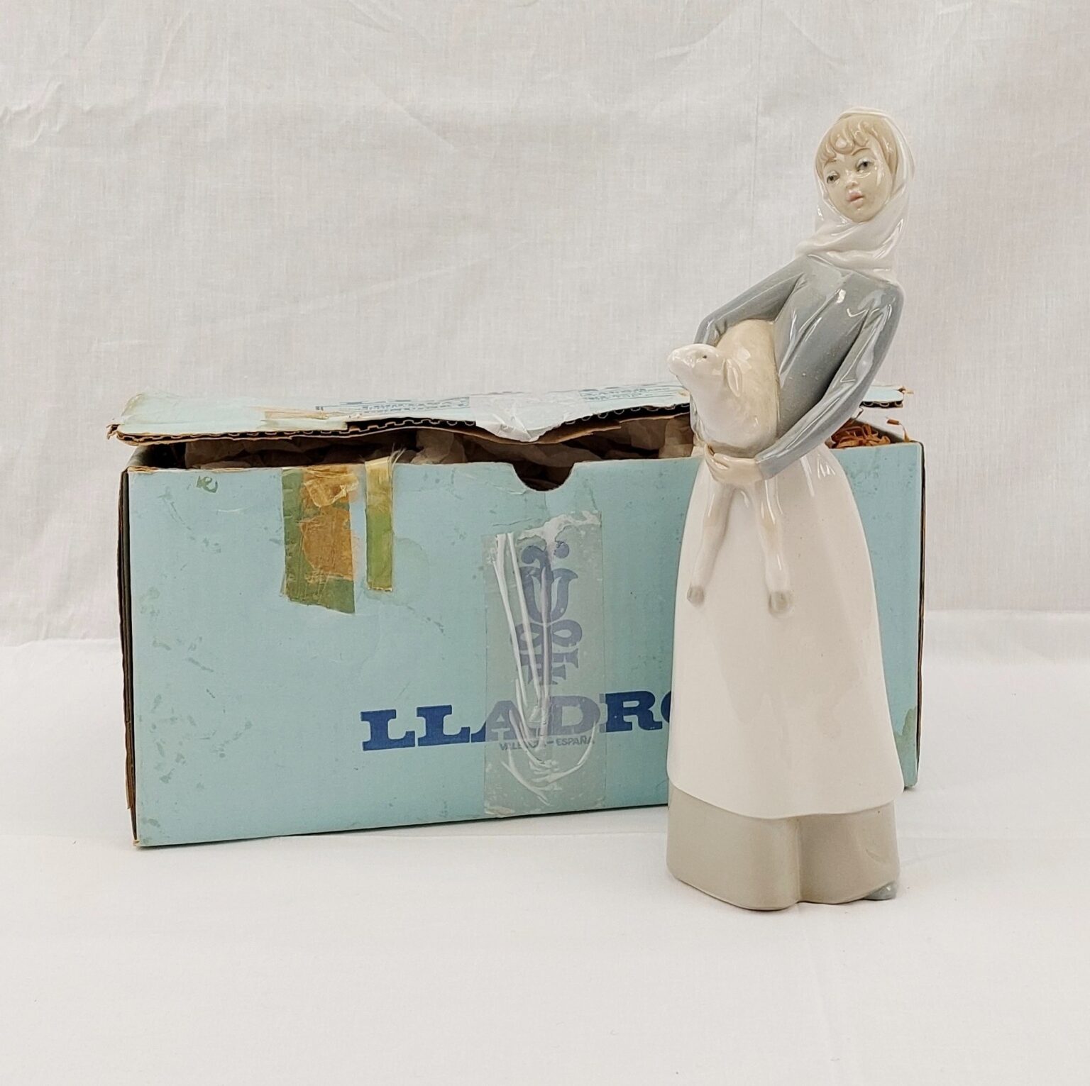 Boxed Lladro Figurine No 4584 Girl With Lamb Sally Antiques 7376