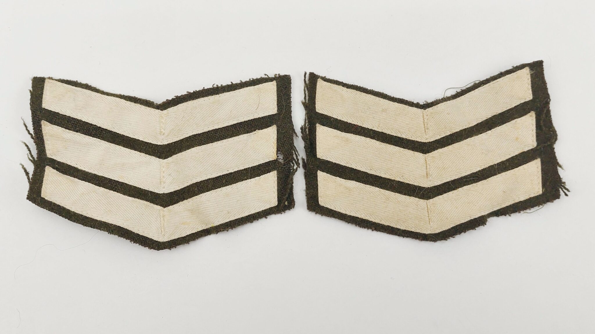 pair-of-ww2-british-army-sergeants-chevrons-sally-antiques