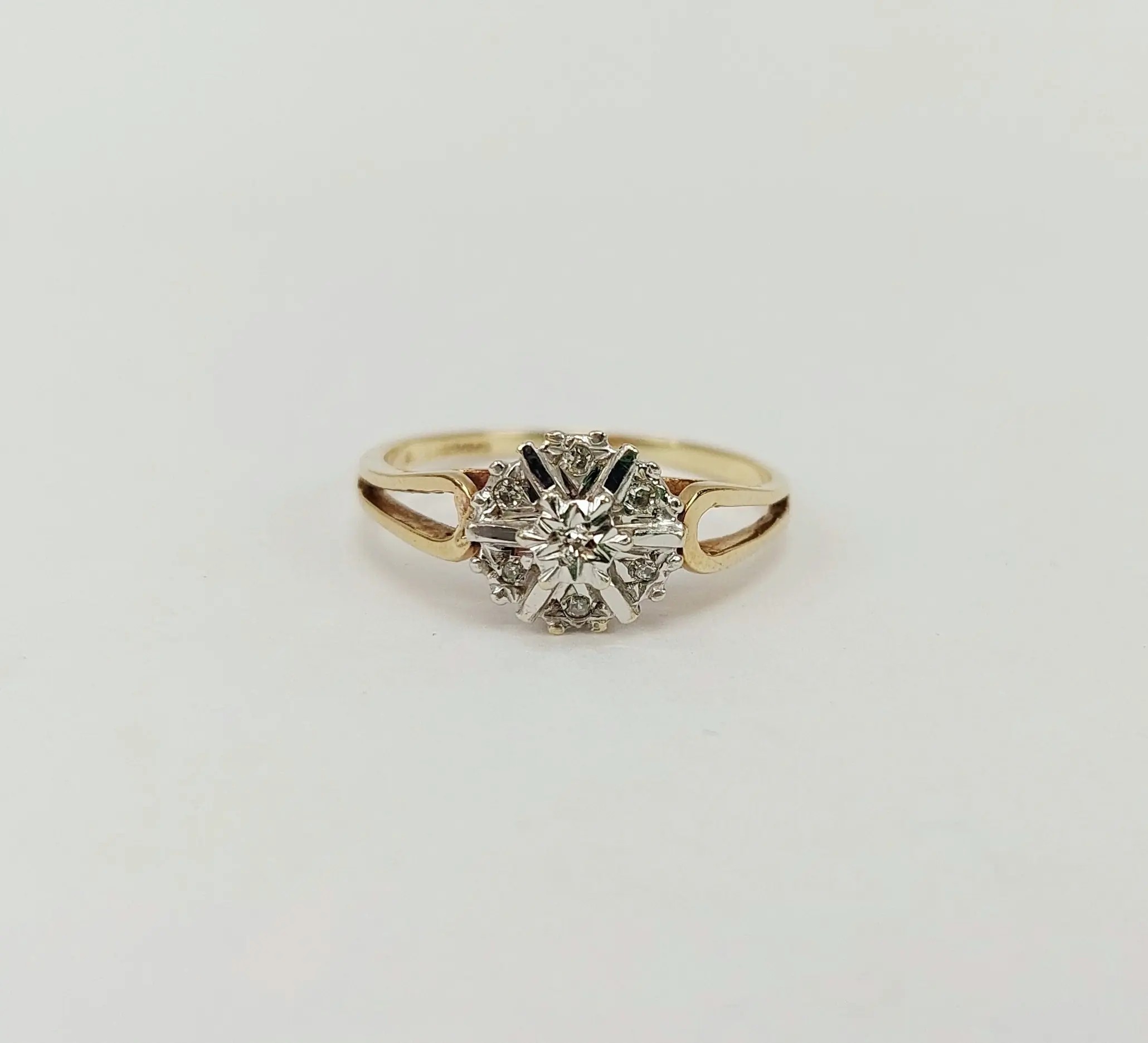 JA_5698201833 - 9ct Gold Diamond Cluster Ring UK Size N, US 6 (1)