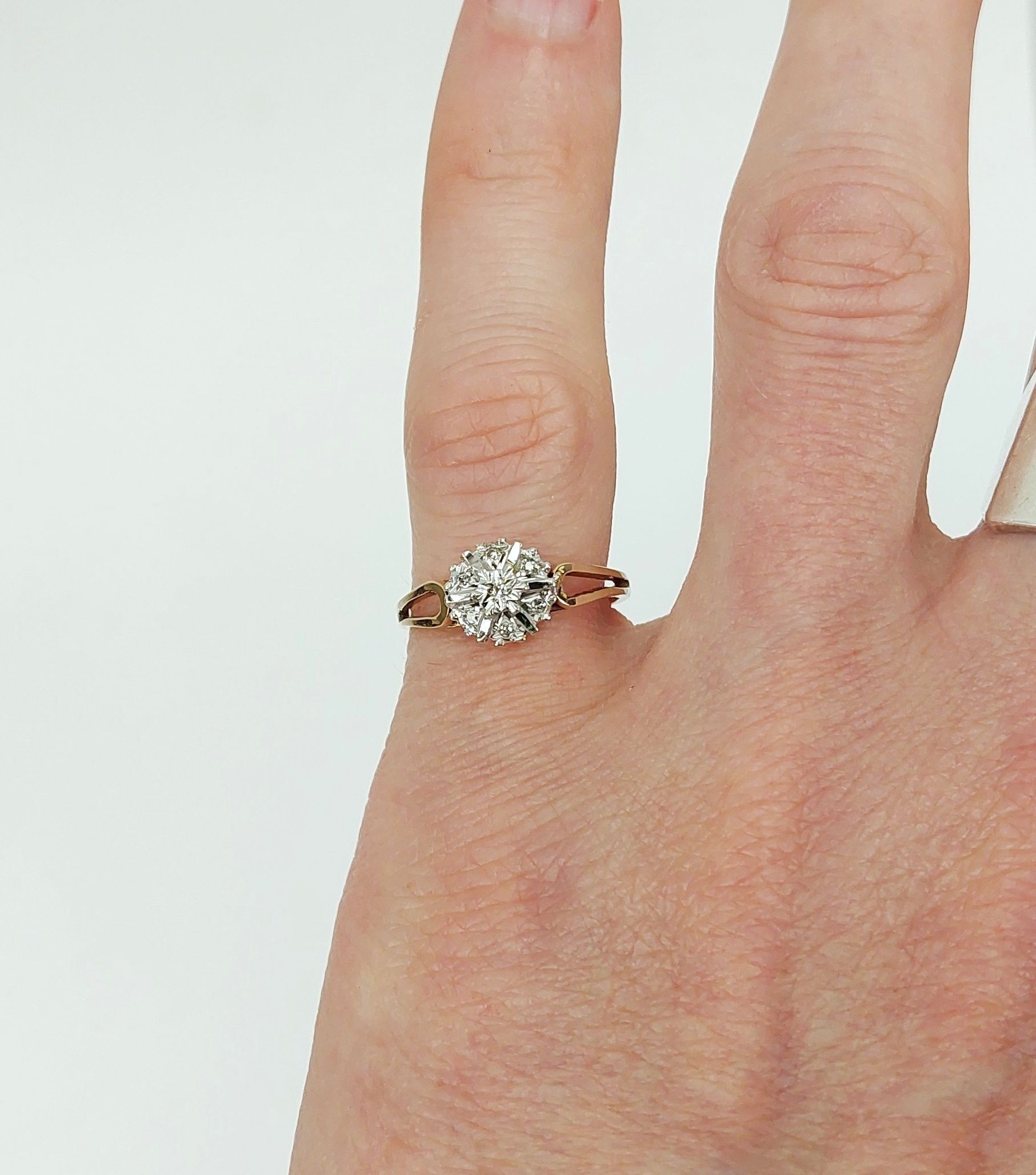 JA_5698201833 - 9ct Gold Diamond Cluster Ring UK Size N, US 6 (6)
