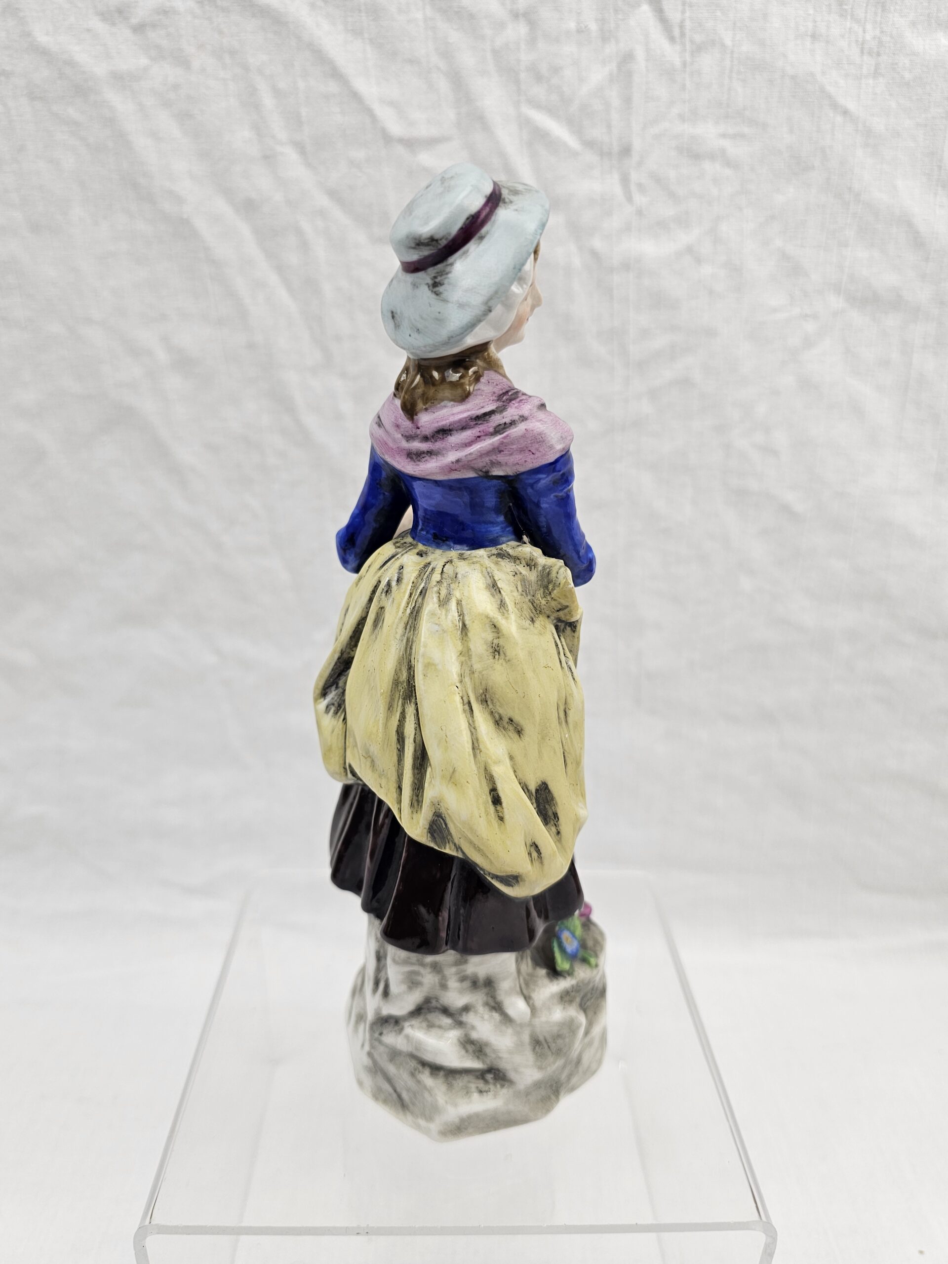 c1920 Sitzendorf Porcelain Figurine Of A Lady Turnip Seller (4)