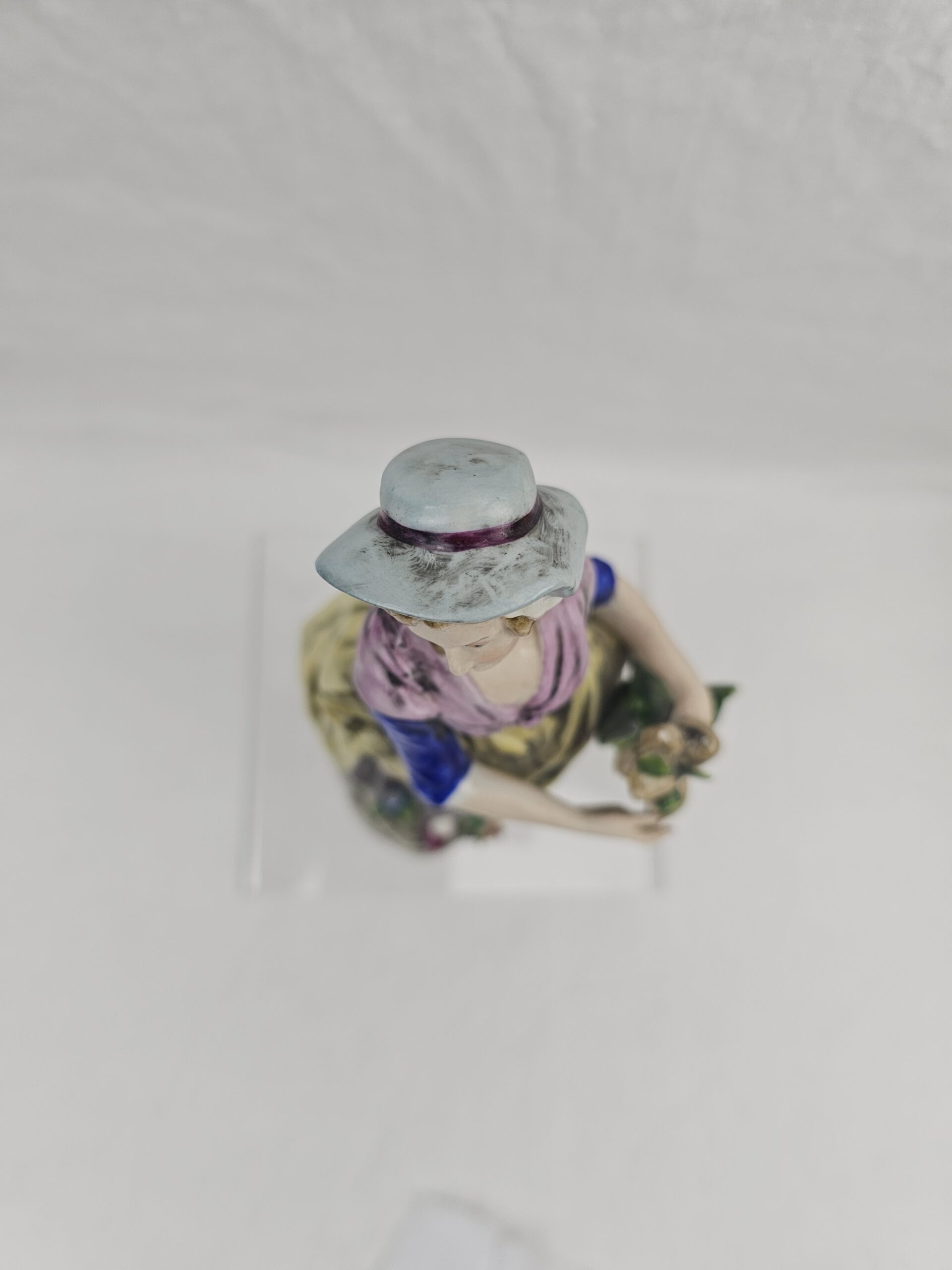 c1920 Sitzendorf Porcelain Figurine Of A Lady Turnip Seller (6)