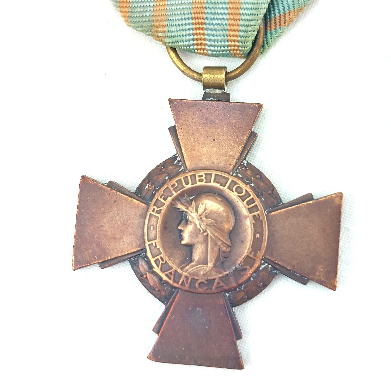 French, WWI–WWII Service, Croix du Combattant Medal, with Original Ribbon (2)