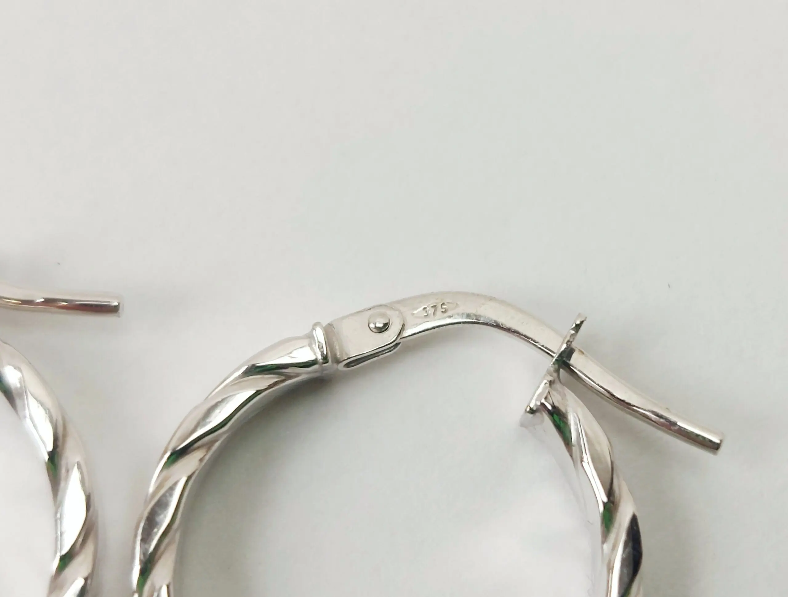 JA_2442204100 - 9ct White Gold Patterned Hoop Earrings (2)