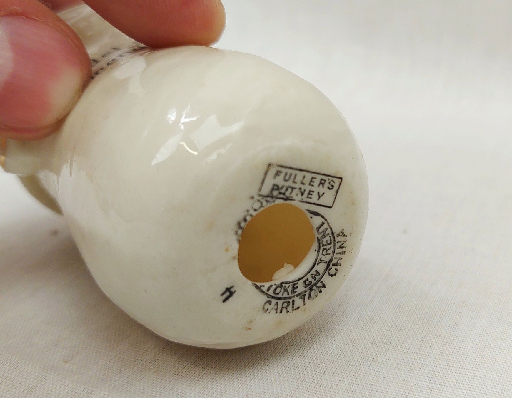 JA_4578205109 - WW1 Carlton Crested China Model of a German Incendiary Bomb - Putney (5)
