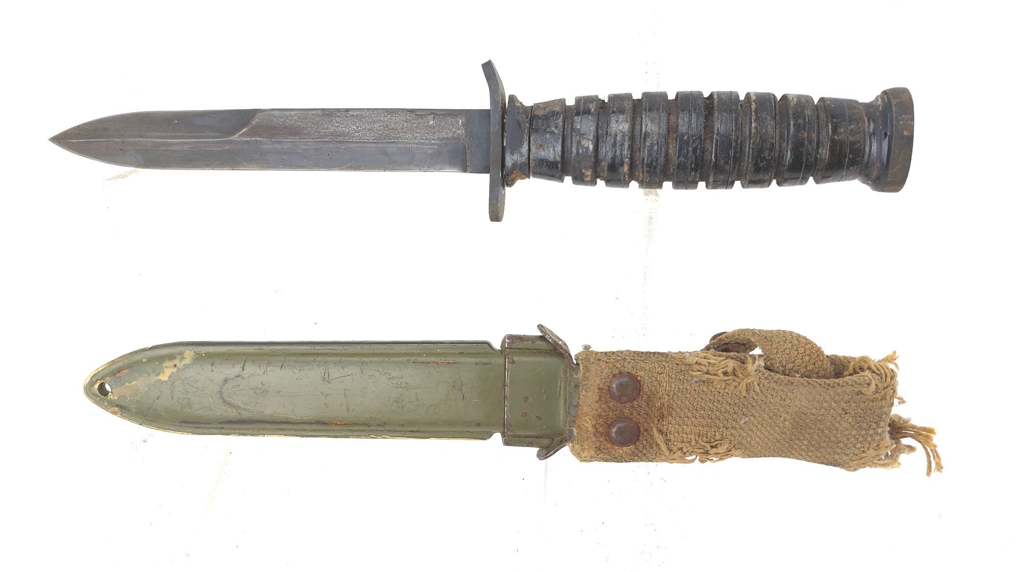 Reproduction, U.S., WW2, M3 Fighting Knife (S.W.I. 1943), with M6 Scabbard (2)