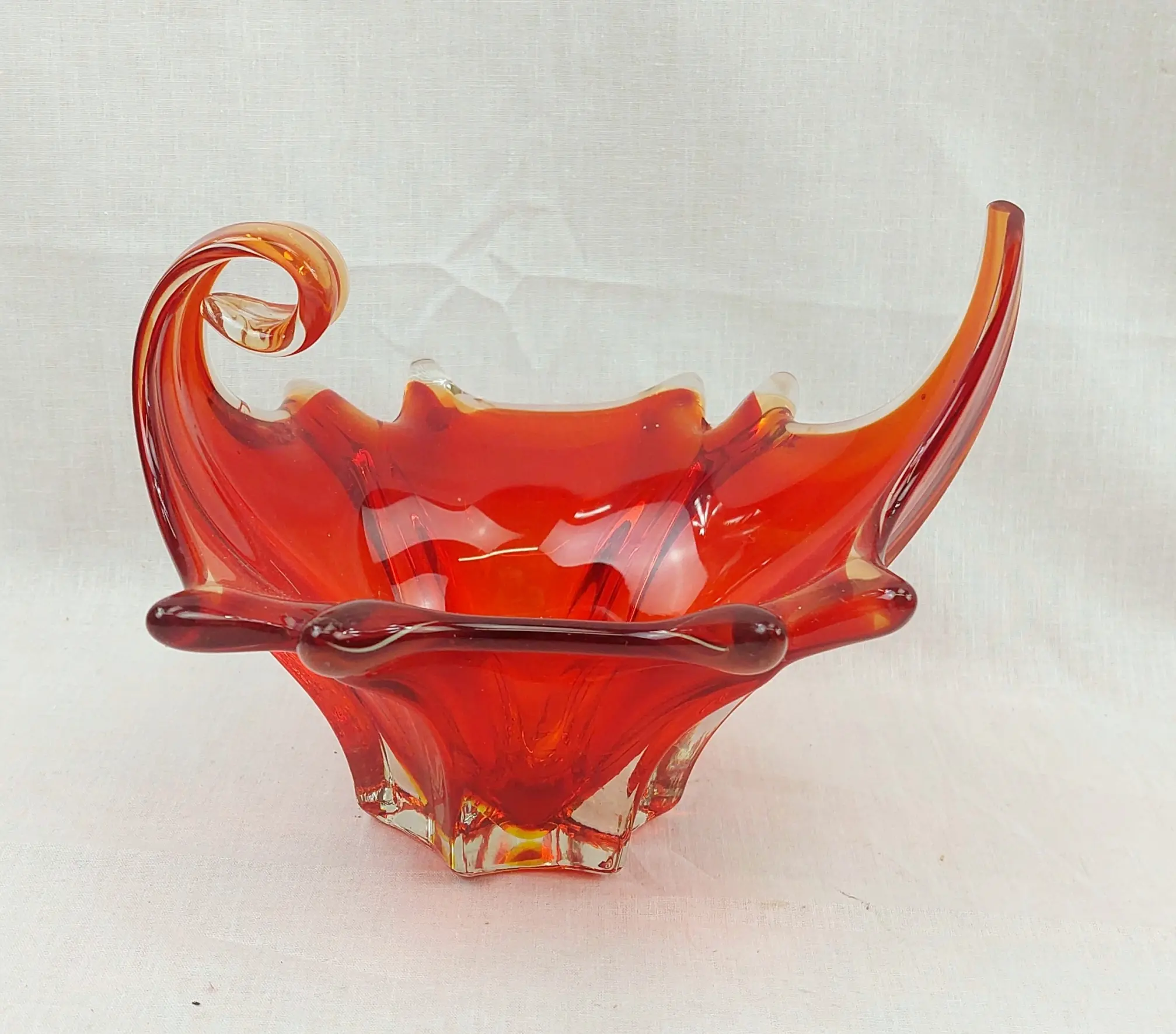 1950s Murano Uranium And Cadmium Glass Bowl 1