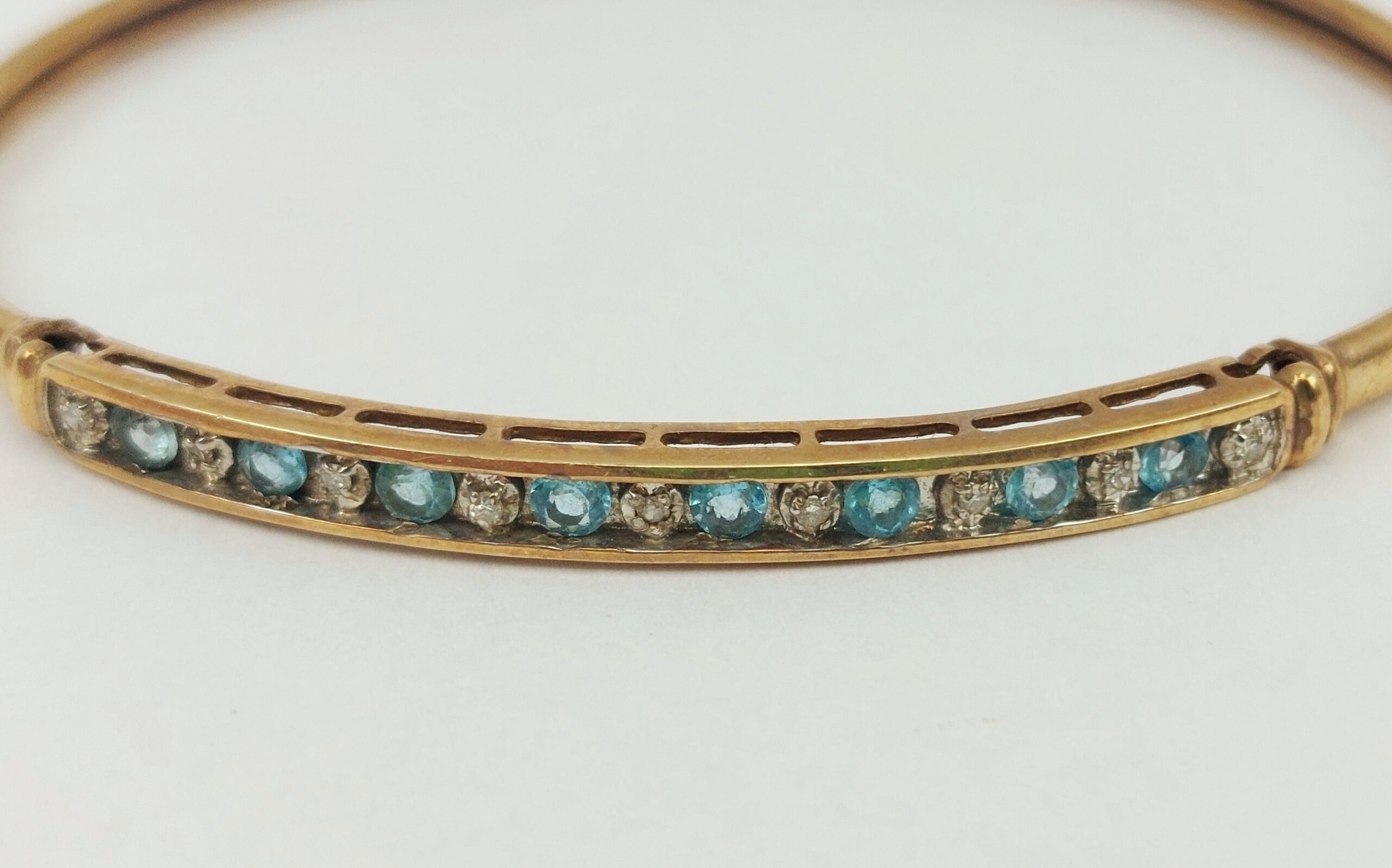 JA_1936206857 - 9ct Gold Diamond & Aquamarine Bracelet (2)
