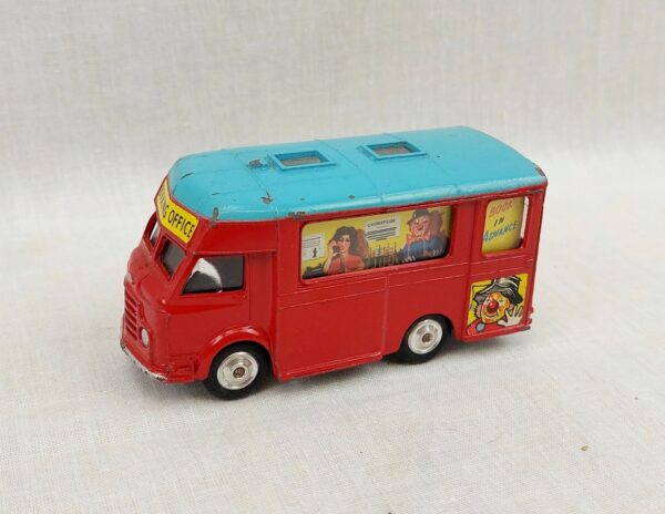 Corgi Toys 426 Chipperfields Circus Smiths Karrier Van - Sally