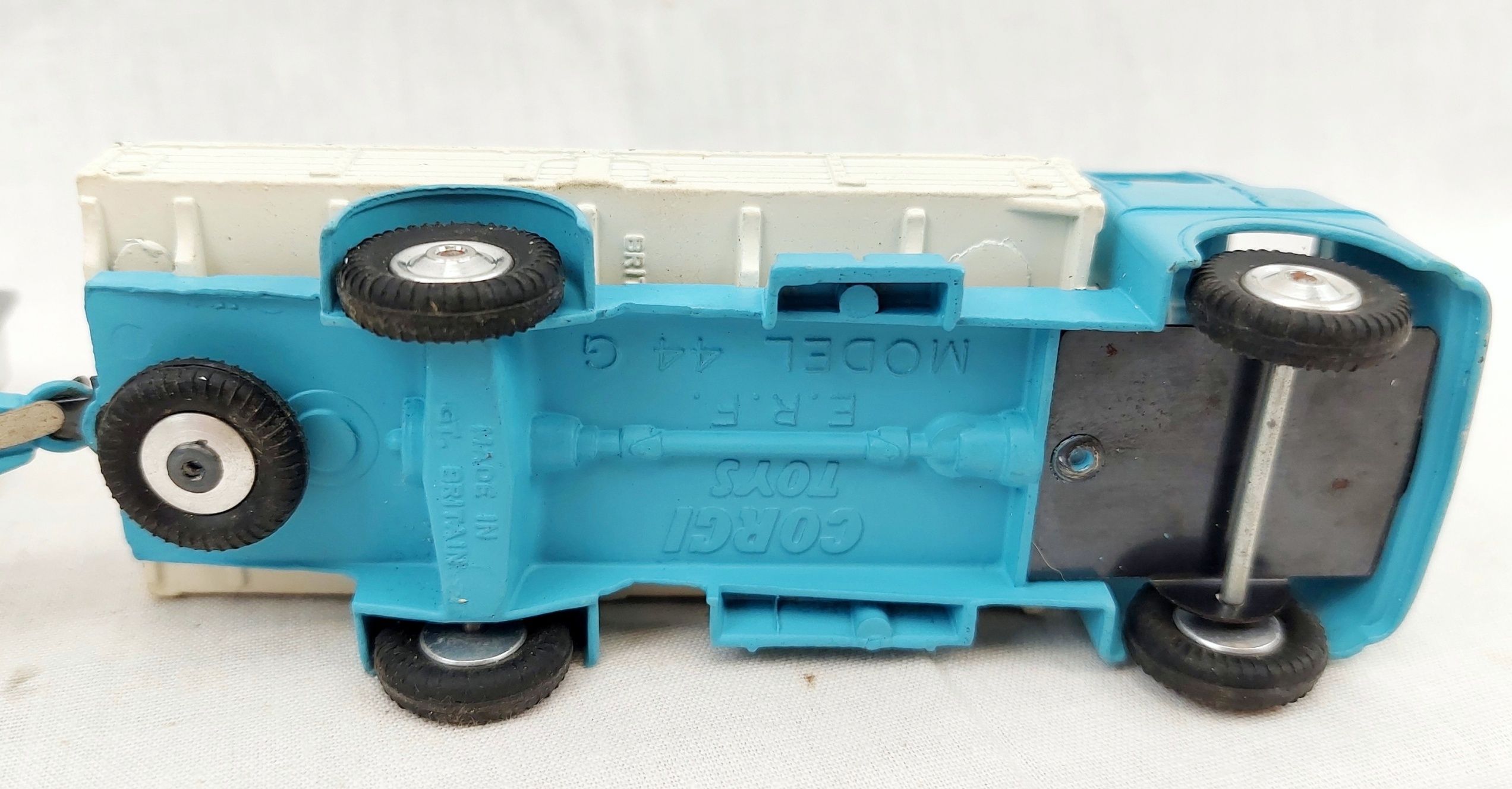 Corgi Toys Gift Set 2 E.R.F. Dropside Lorry & Platform Trailer With Milk Churns 8