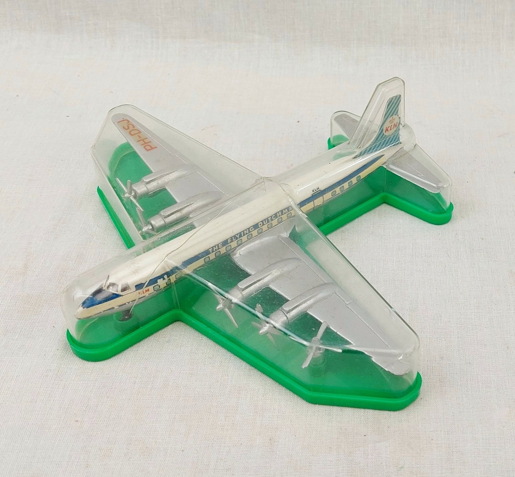 JA_1151211798 - Tekno 765 DC-7C 1200th Scale Airliner (1)