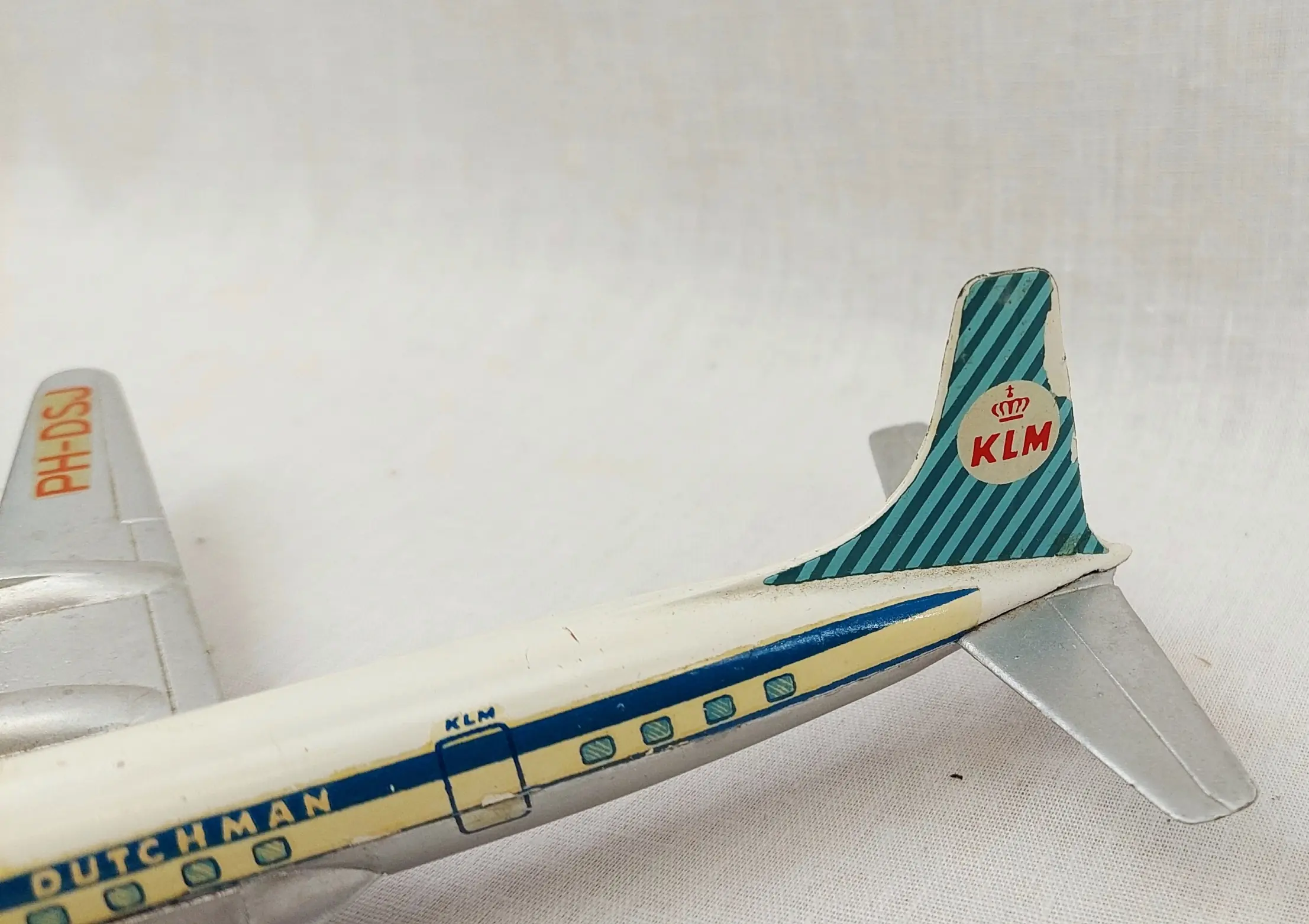 JA_1151211798 - Tekno 765 DC-7C 1200th Scale Airliner (4)
