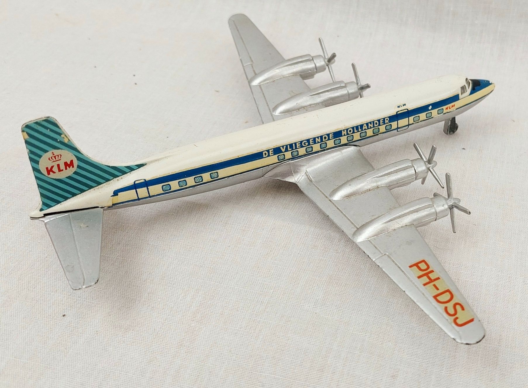 JA_1151211798 - Tekno 765 DC-7C 1200th Scale Airliner (5)
