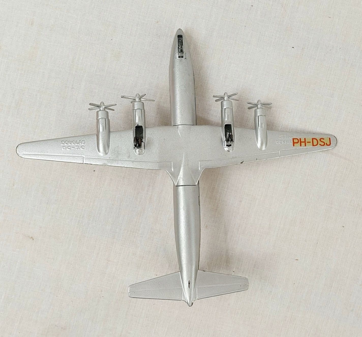 JA_1151211798 - Tekno 765 DC-7C 1200th Scale Airliner (6)