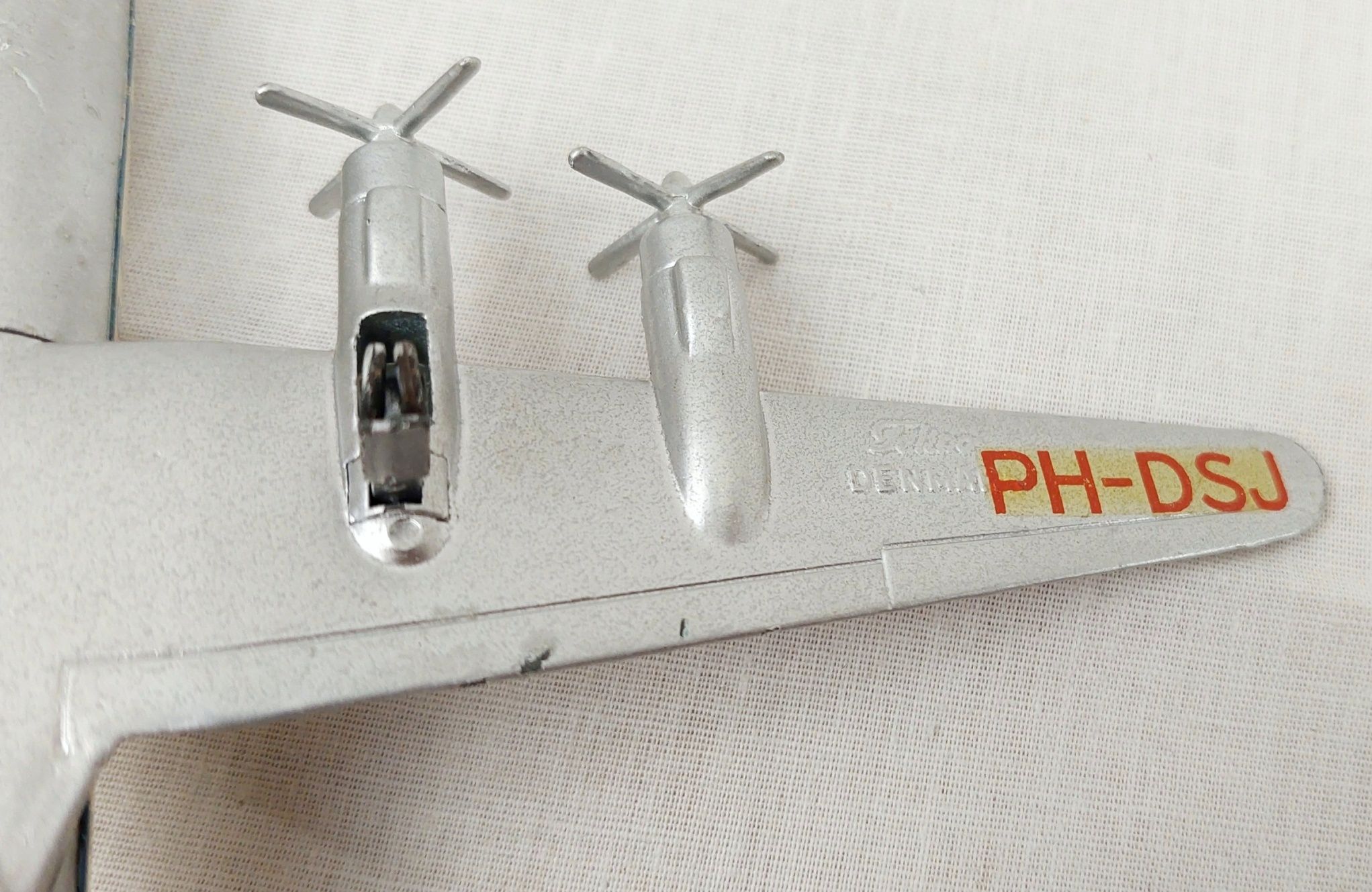 JA_1151211798 - Tekno 765 DC-7C 1200th Scale Airliner (8)