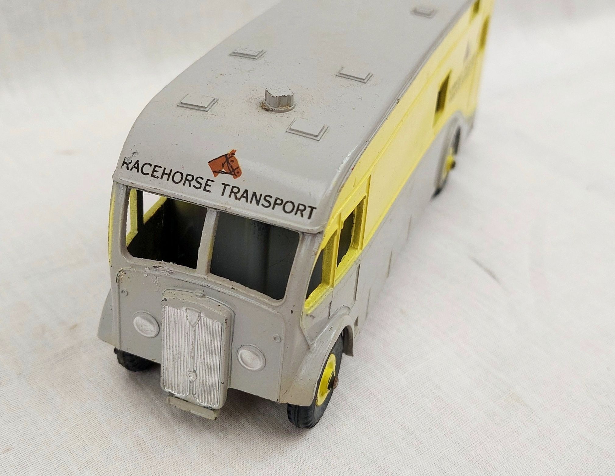 Dinky Supertoys 979 Newmarket Horse Box - Sally Antiques
