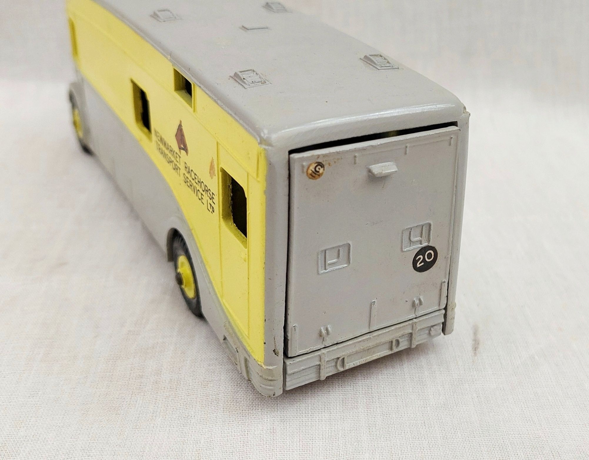 Dinky Supertoys 979 Newmarket Horse Box - Sally Antiques