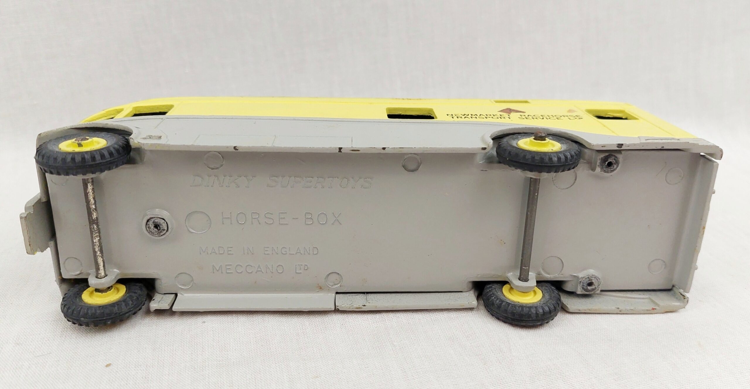 Dinky Supertoys 979 Newmarket Horse Box - Sally Antiques