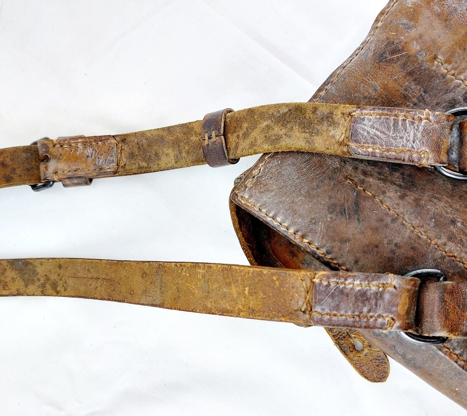 Original WW2-Cold War, Leather Four-Cell SMG Magazine Pouch with Shoulder Strap (10)