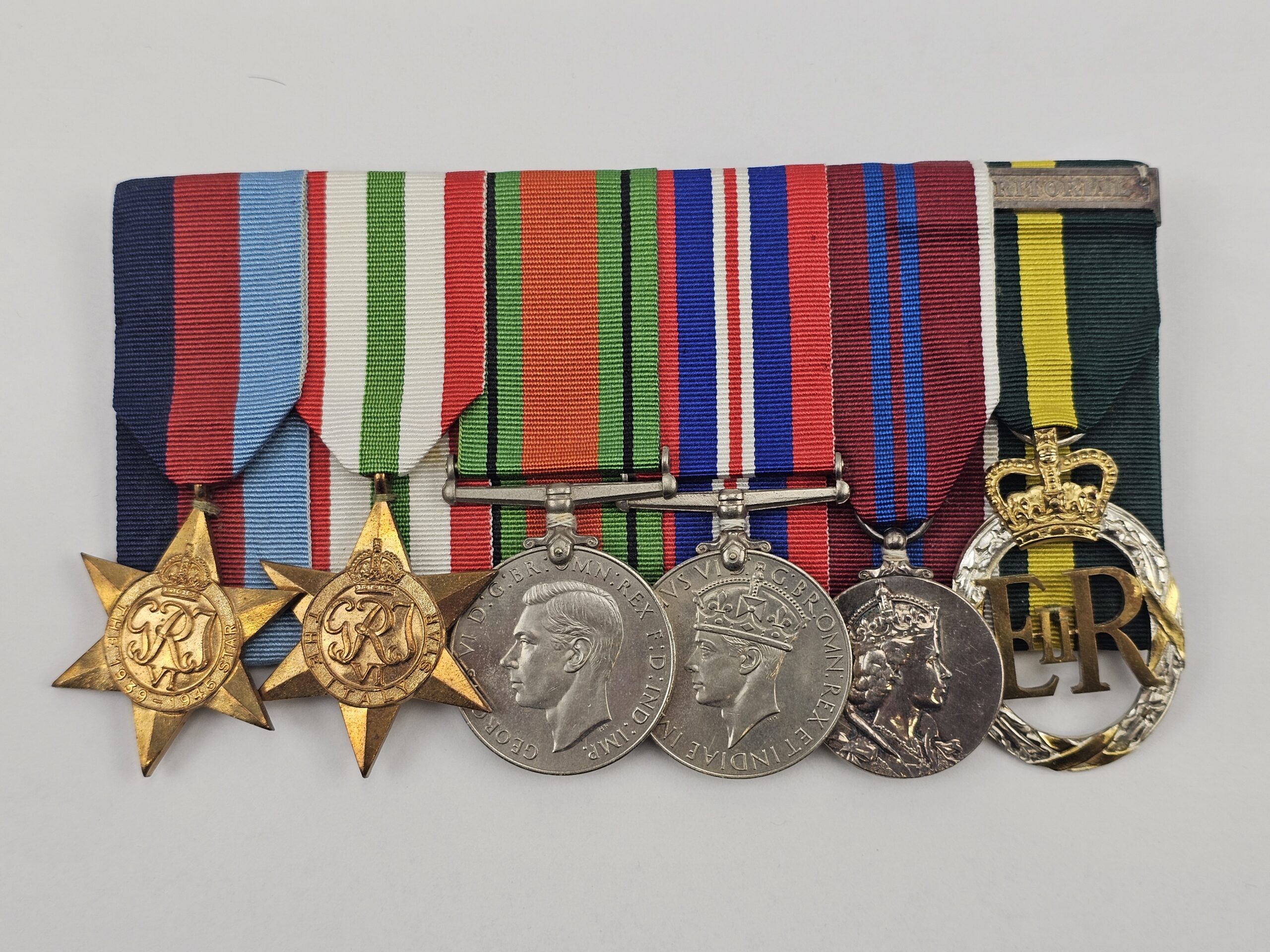 A British WW2 Italy Star and Teritorial Medal Set (1)