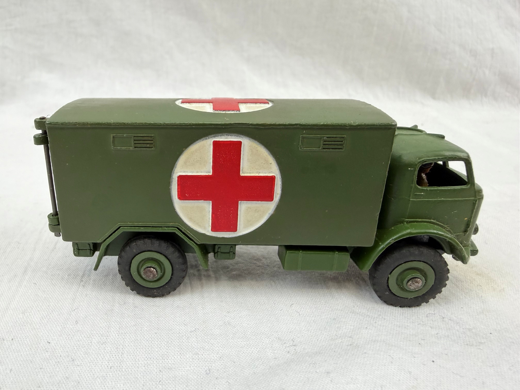 Boxed Dinky Toys 626 Military Ambulance 2