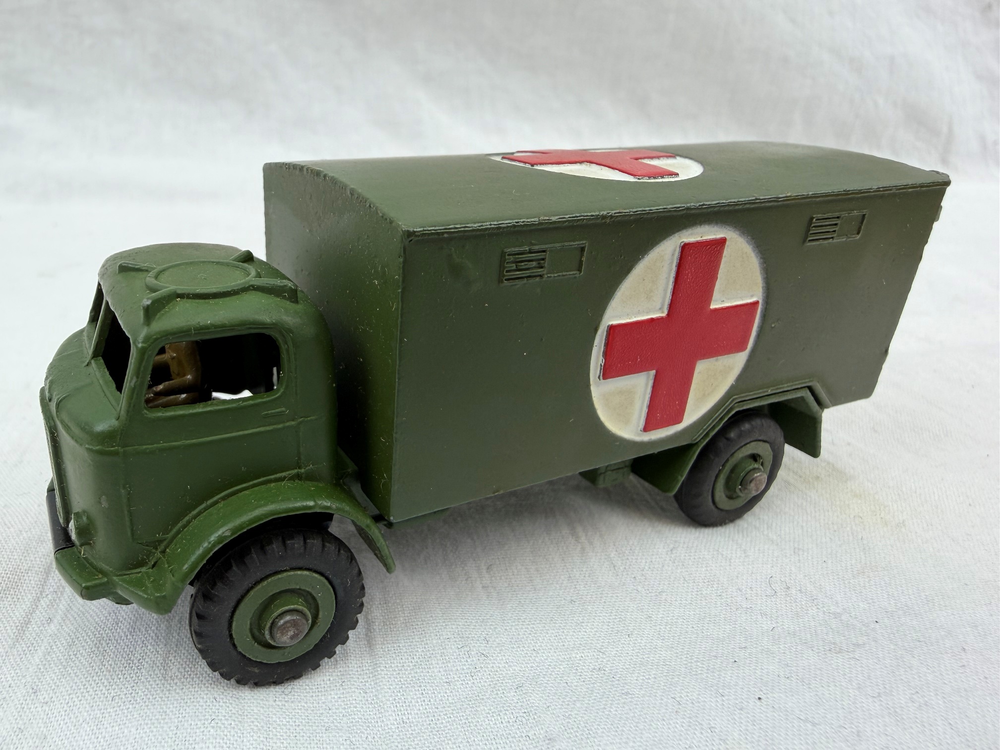 Boxed Dinky Toys 626 Military Ambulance 3