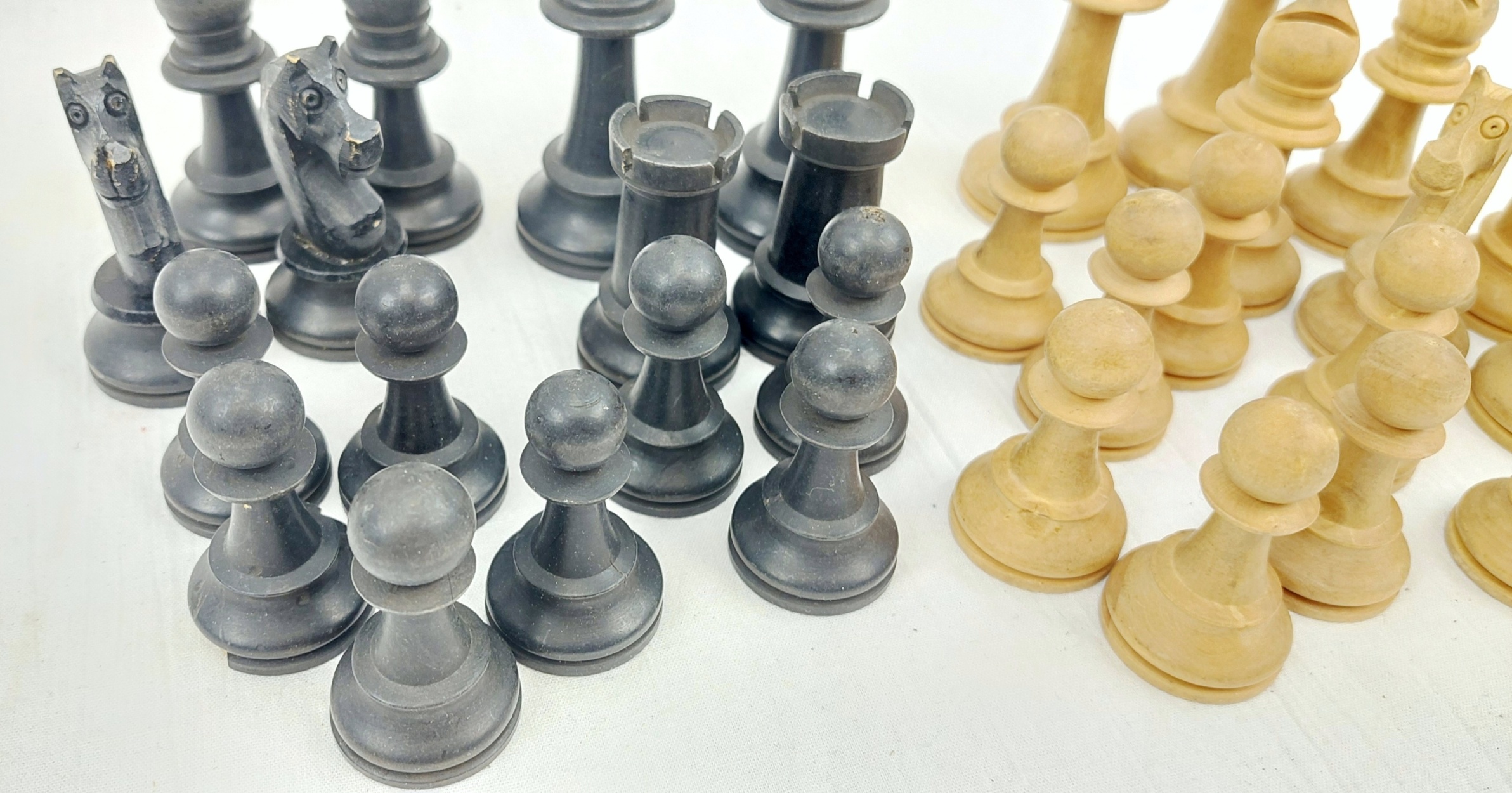Carved Wooden Staunton Pattern Chess Set In A Wooden Box 4