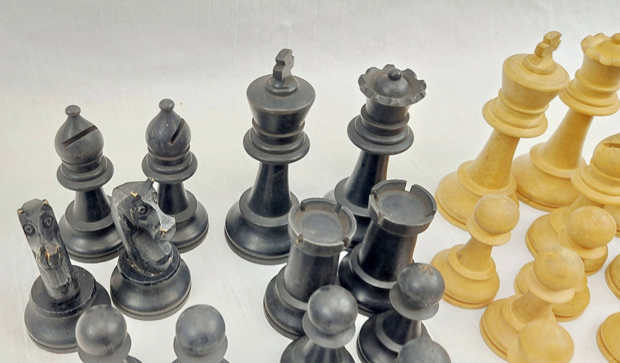Carved Wooden Staunton Pattern Chess Set In A Wooden Box 5