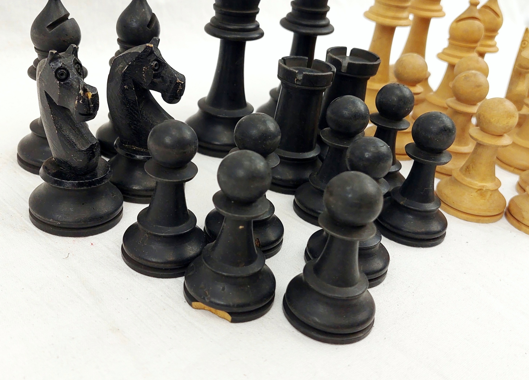 Carved Wooden Staunton Pattern Chess Set In A Wooden Box 6