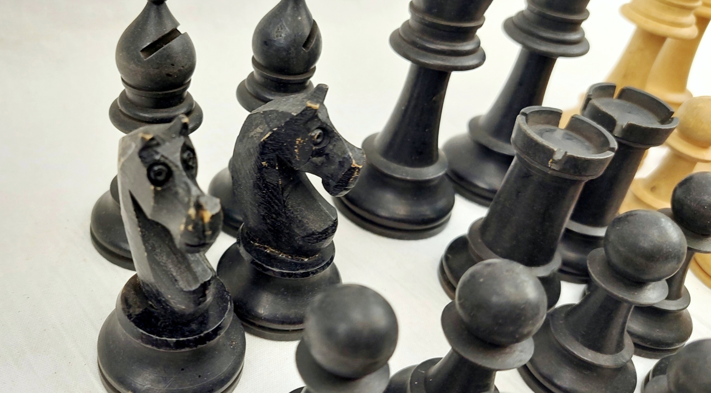 Carved Wooden Staunton Pattern Chess Set In A Wooden Box 7