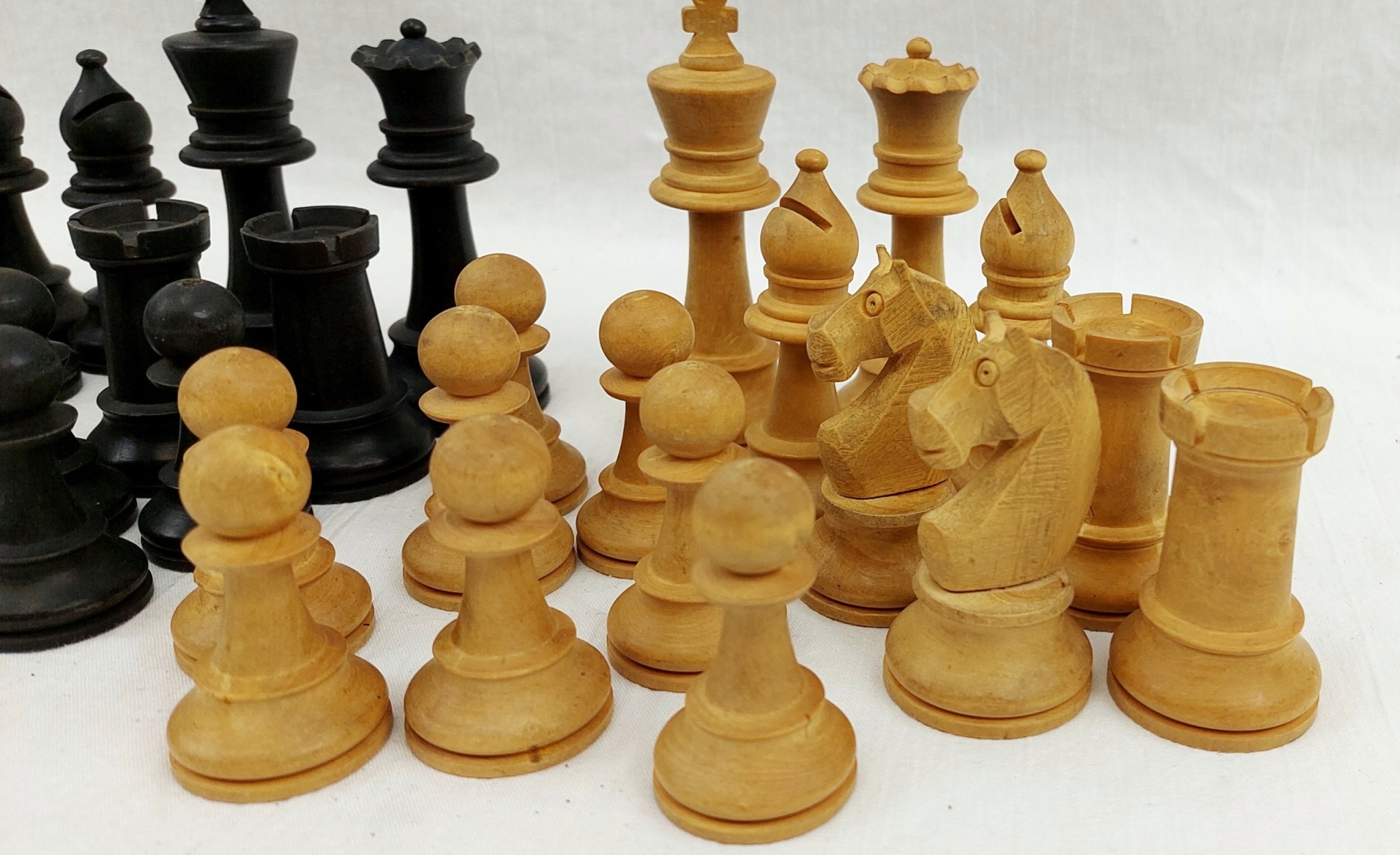 Carved Wooden Staunton Pattern Chess Set In A Wooden Box 8